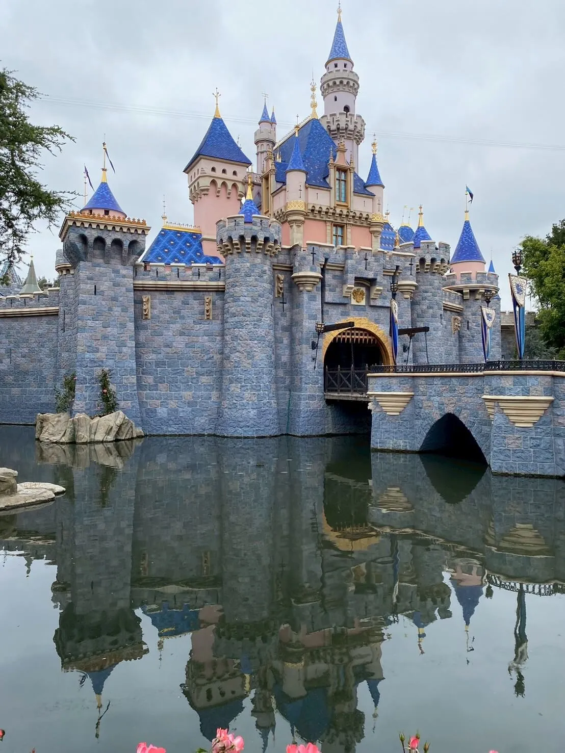 カリフォルニアのディズニーランドは何日で回れる?